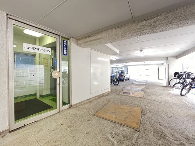 Renovated 2DK Apartment for Sale in Meguro, Tokyo - Thumbnail 3