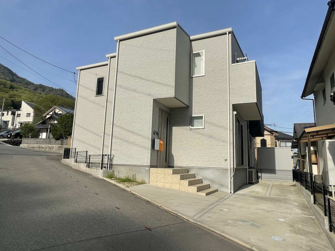 Modern 3LDK House Near Shichikenjaya Station, Hiroshima - Thumbnail 4