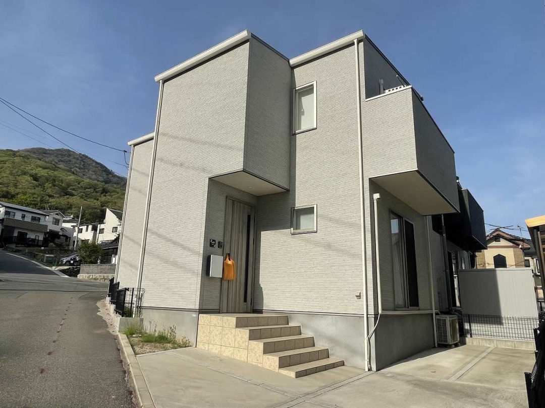 Modern 3LDK House Near Shichikenjaya Station, Hiroshima - Thumbnail 3