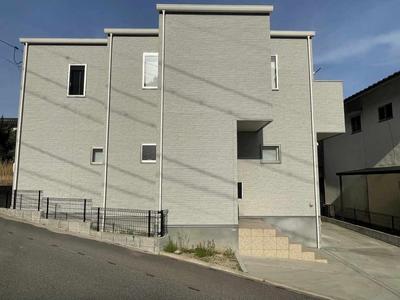 Modern 3LDK House Near Shichikenjaya Station, Hiroshima — Image 1, Asaminami, Hiroshima