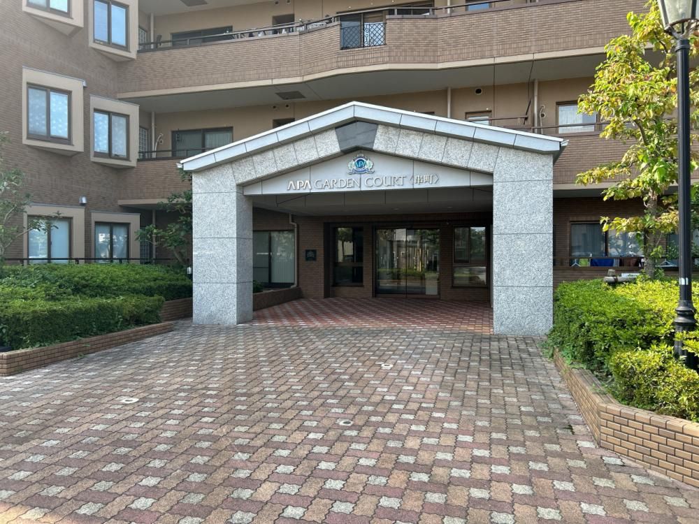 Spacious 4LDK Apartment in Komatsu with Balcony - Thumbnail 3