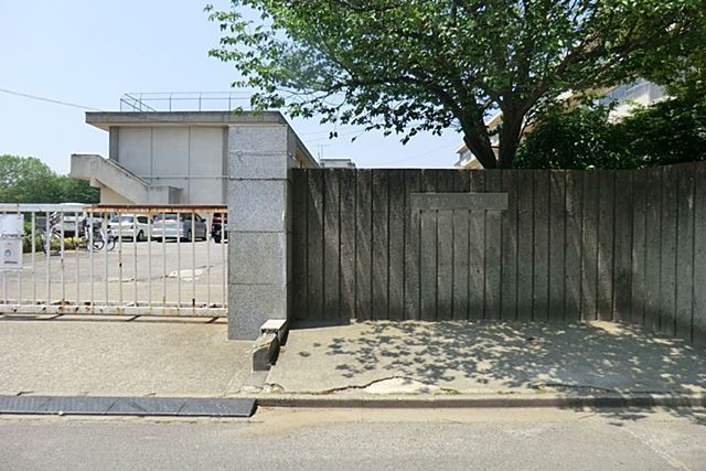 3LDK House for Renovation in Toride, Ibaraki - Thumbnail 2