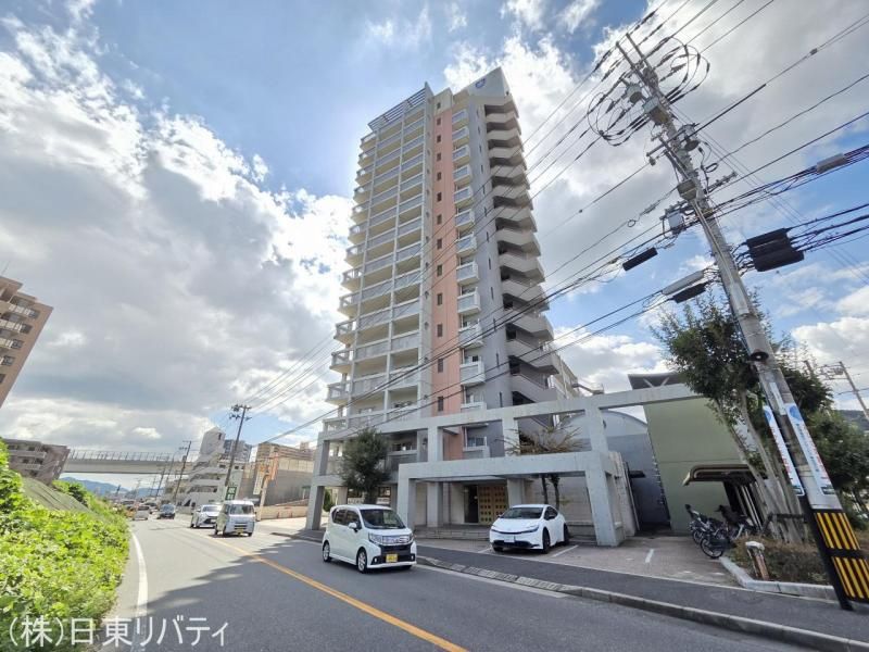 Renovated 3LDK Apartment in Hiroshima Higashi Ward with Parking - Image 1