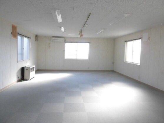 Rent Commercial Office/Warehouse in Ikeda Town, Hokkaido - Thumbnail 3