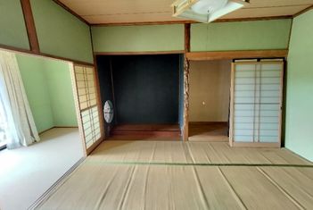 5DK Rental House in Mihara, Hiroshima | 148.91 sqm | Near Hongo Station - Thumbnail 2