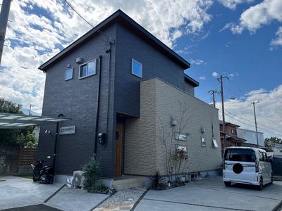 Modern 4LDK House in Niihama with Solar Panels — Image 1, Niihama, Ehime