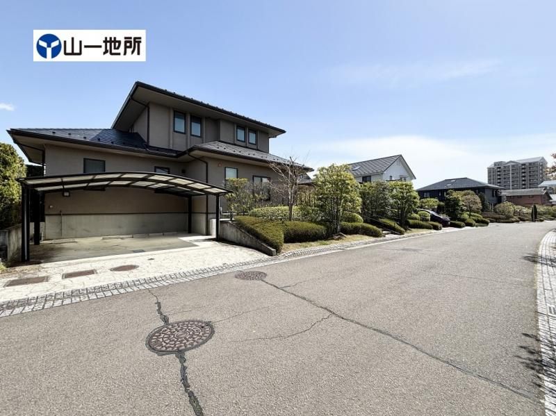 4SLDK Custom House in Sendai, 222.75 sqm, 584.95 sqm Land - Thumbnail 2