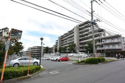 Modern Multi-Level Property in Established Neighborhood — Apartment, Iruma, Saitama