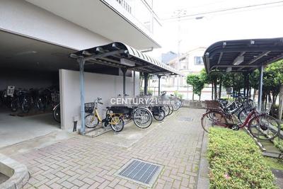 Modern Multi-Level Property in Established Neighborhood — Front_door, Iruma, Saitama