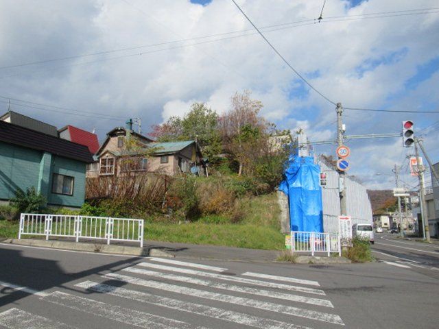 Land for Sale in Otaru, Hokkaido with Existing Old House - Thumbnail 3