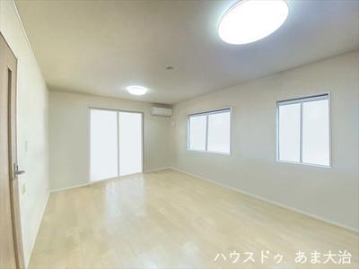 4LDK House in Ama City with Parking for 2 Cars — Image 3, Ama, Aichi