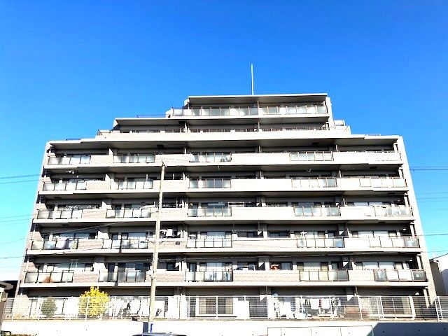 4LDK Renovated Apartment in Kobe with Parking - Thumbnail 2