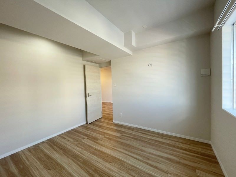 2LDK Apartment for Sale in Urasoe, Okinawa - 55.37 sqm - Thumbnail 3
