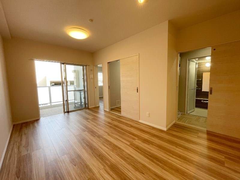 2LDK Apartment for Sale in Urasoe, Okinawa - 55.37 sqm - Thumbnail 2