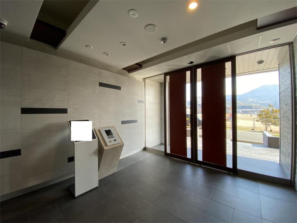 3LDK Corner Apartment in Shimonoseki's Ralwendei Shin-Kurunono - Thumbnail 4