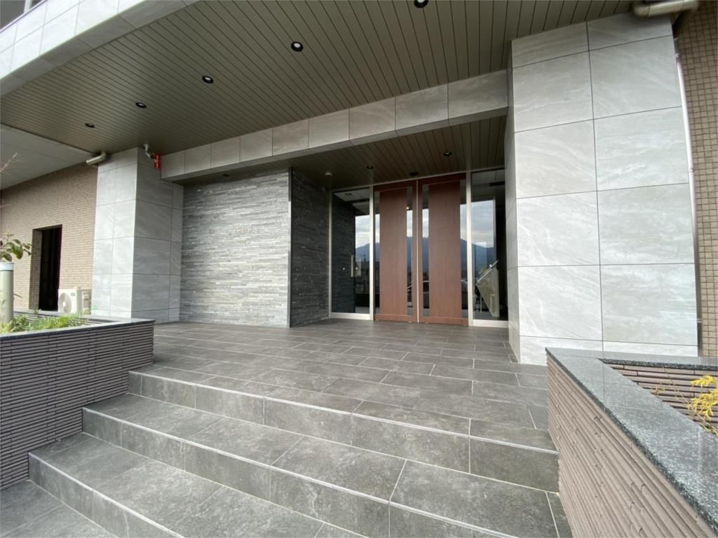 3LDK Corner Apartment in Shimonoseki's Ralwendei Shin-Kurunono - Thumbnail 3