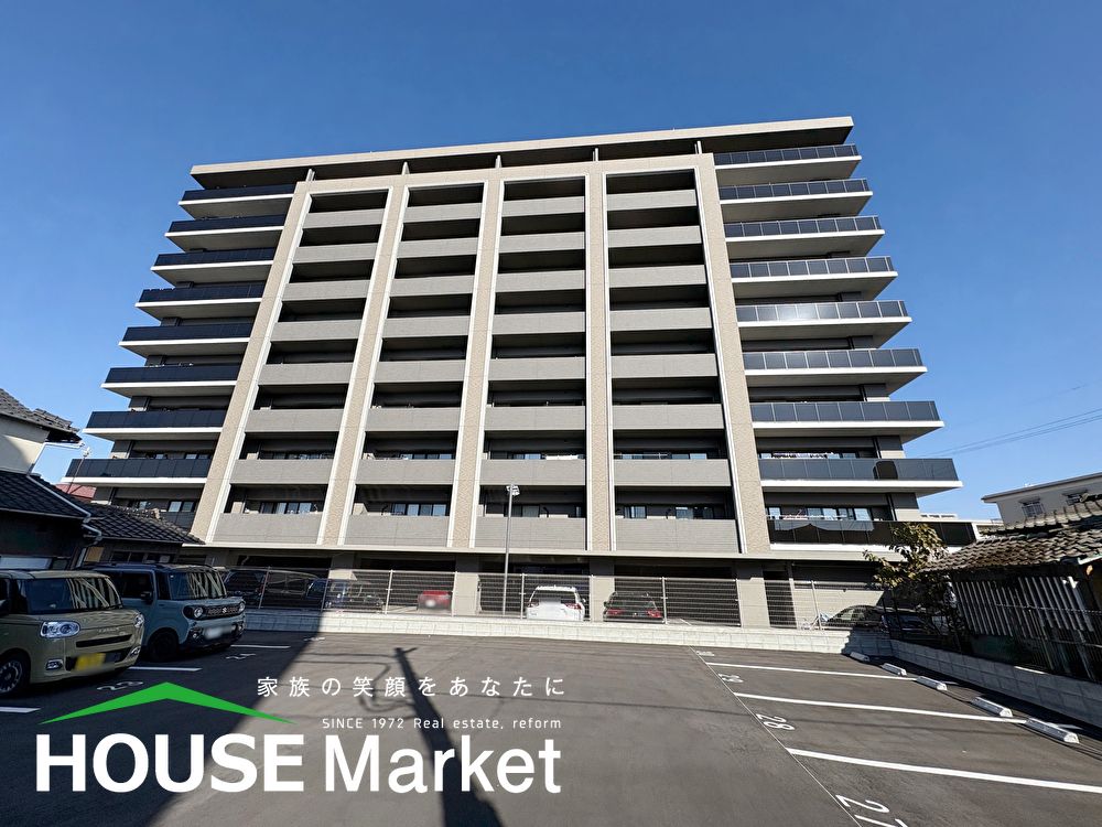 3LDK Apartment with WIC in Tosu, Saga | Near JR Tosu Station - Thumbnail 2
