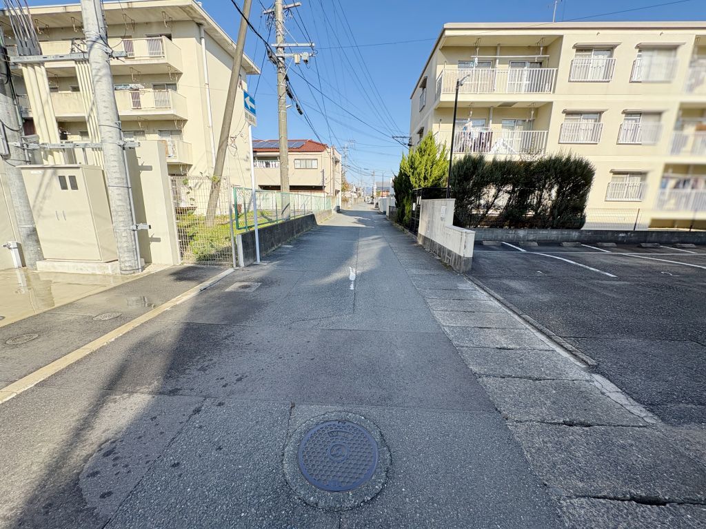 3LDK Apartment with WIC in Tosu, Saga | Near JR Tosu Station - Thumbnail 4