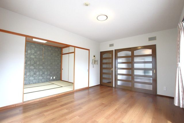 3LDK Apartment in Nagoya Tempaku Ward | Green Hill Aioiyama - Thumbnail 3