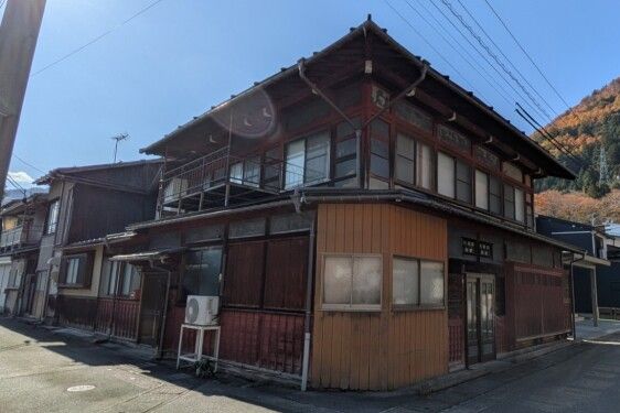 Historic 1932 Home with Meiji-era Storehouse in Hida City, Gifu - Image 1