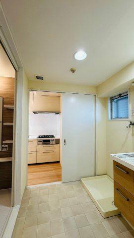 Renovated 3LDK Apartment near Shin-Itami Station, Hyogo — Image 3, Itami, Hyogo