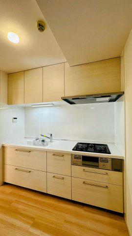 Renovated 3LDK Apartment near Shin-Itami Station, Hyogo — Image 2, Itami, Hyogo