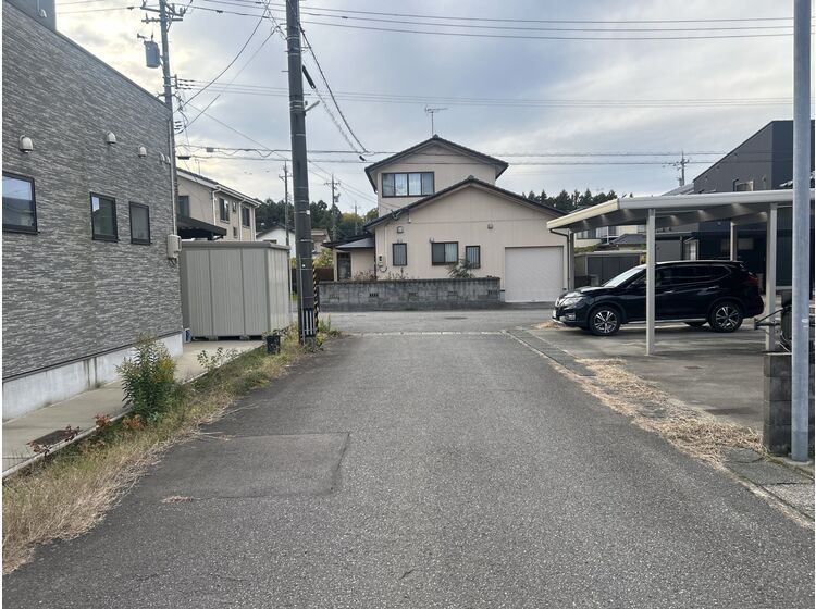 4LDK House for Sale in Yamashiro Onsen, Kaga City - Thumbnail 2