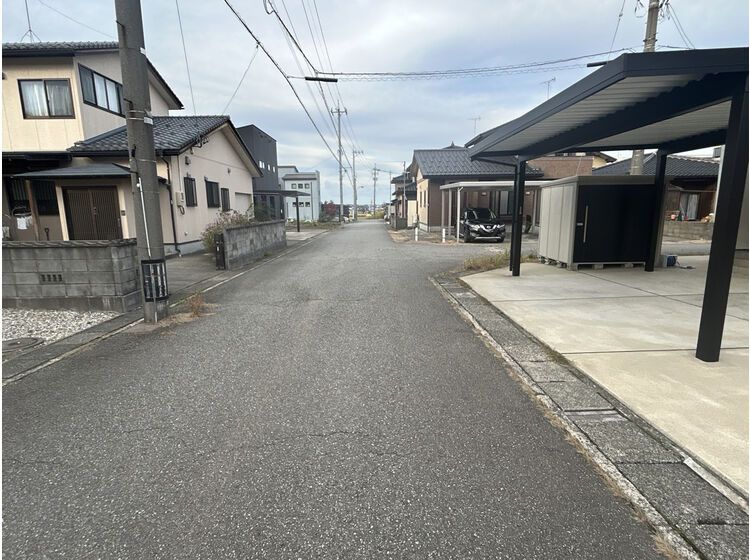 4LDK House for Sale in Yamashiro Onsen, Kaga City - Thumbnail 3