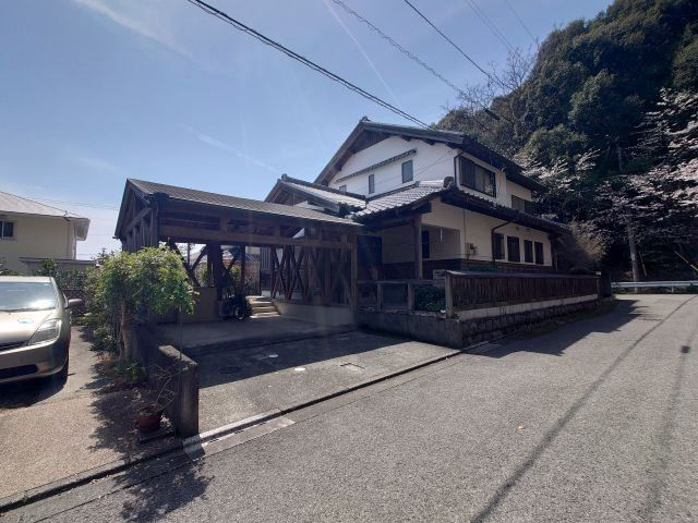 8SLDK House in Kochi with Cherry Blossom Views - Thumbnail 3