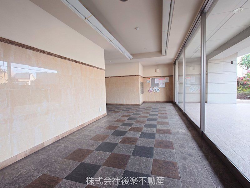 2LDK Renovated Apartment in Naka-ku, Okayama City - Thumbnail 3