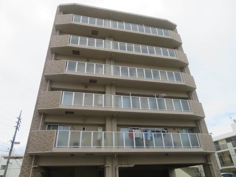2LDK Apartment near Omoromachi Station in Naha - Image 1