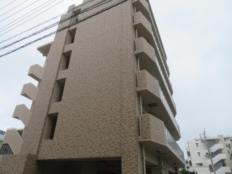 2LDK Apartment near Omoromachi Station in Naha - Thumbnail 3