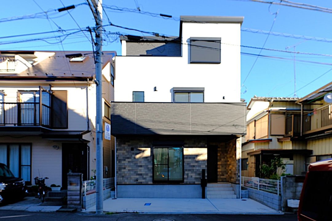 Modern 3-Story House in Saitama's Kita Ward - 3SLDK Layout - Thumbnail 2