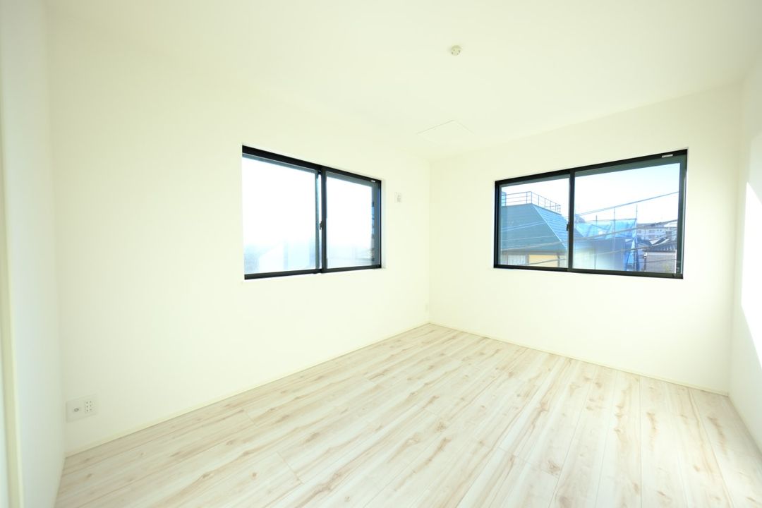 Modern 3-Story House in Saitama's Kita Ward - 3SLDK Layout - Thumbnail 3