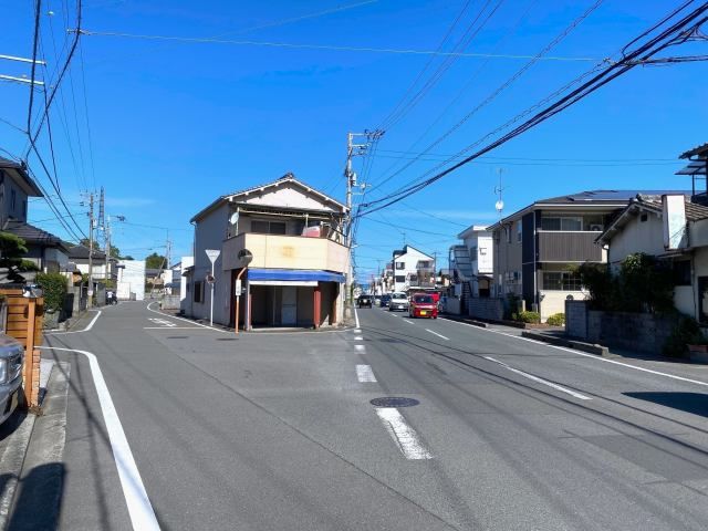 4LDK Corner Lot House in Matsuyama with Parking and Balcony - Thumbnail 3