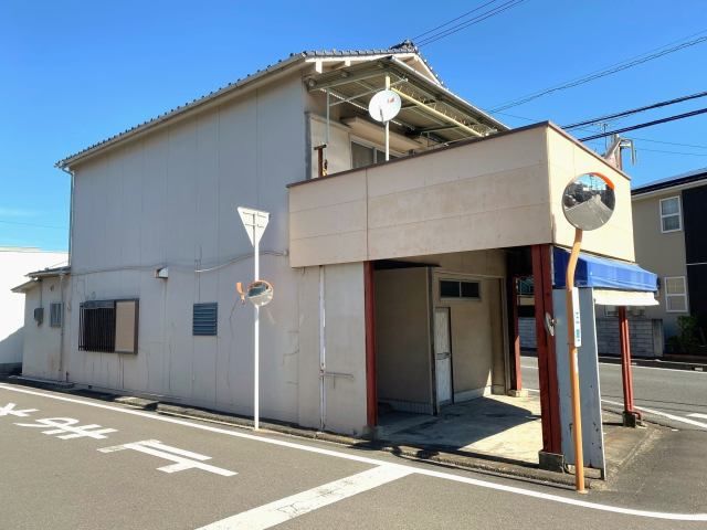 4LDK Corner Lot House in Matsuyama with Parking and Balcony - Thumbnail 4