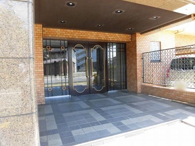 Lions Mansion Yonago 2DK Apartment for Sale with Mount Daisen View - Thumbnail 2