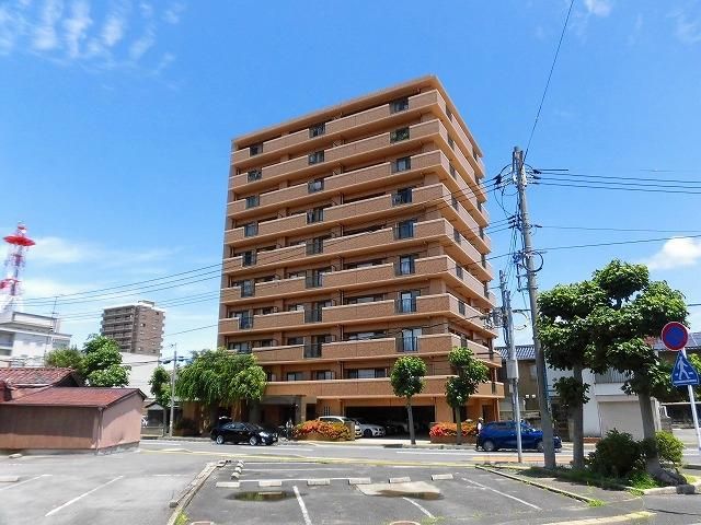 Lions Mansion Yonago 2DK Apartment for Sale with Mount Daisen View - Image 1