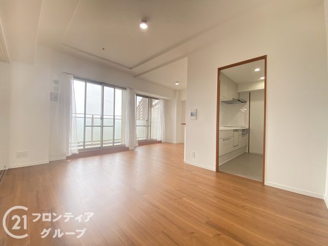 Renovated 3LDK Apartment in Liberty Park Hirakata - Thumbnail 2