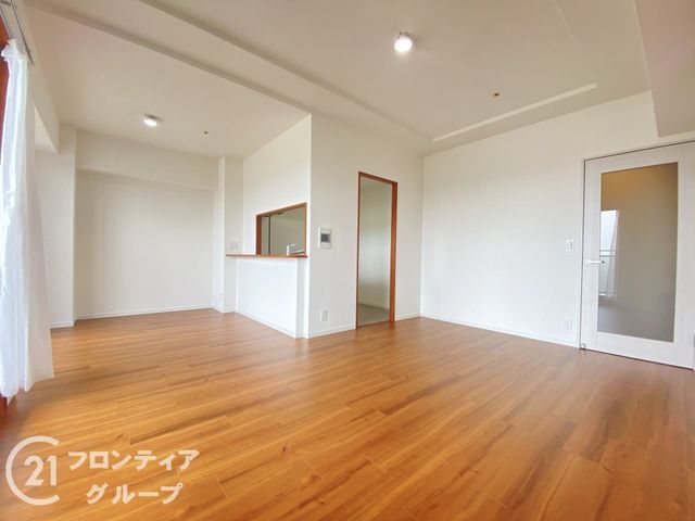 Renovated 3LDK Apartment in Liberty Park Hirakata - Thumbnail 3