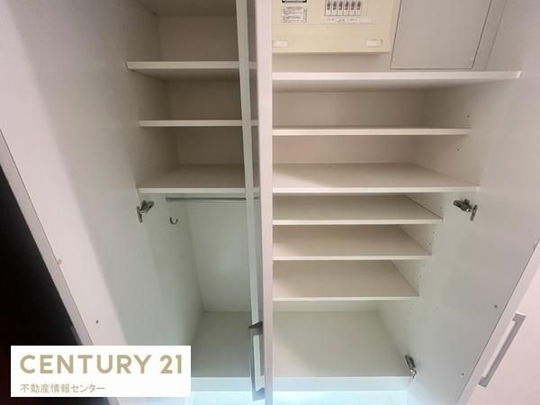 Renovated 3LDK Apartment Near Cosmo Square Station Osaka - Thumbnail 3