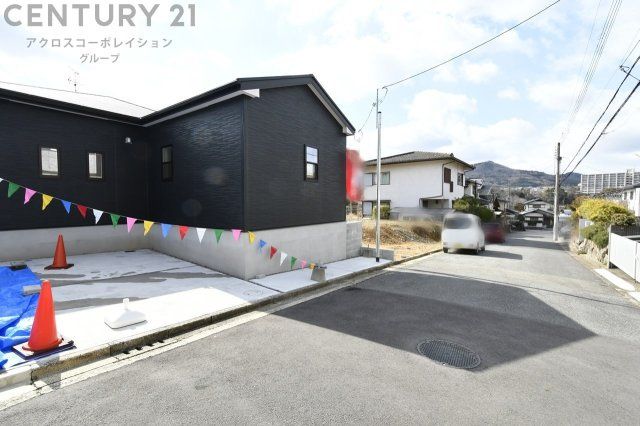 New 4LDK Single-Story Home in Kawanishi Waterlight Hills - Thumbnail 2
