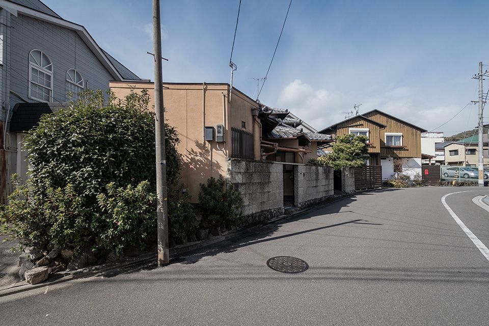 House with Garden Near Kinkaku-ji Temple in Kyoto - Thumbnail 3