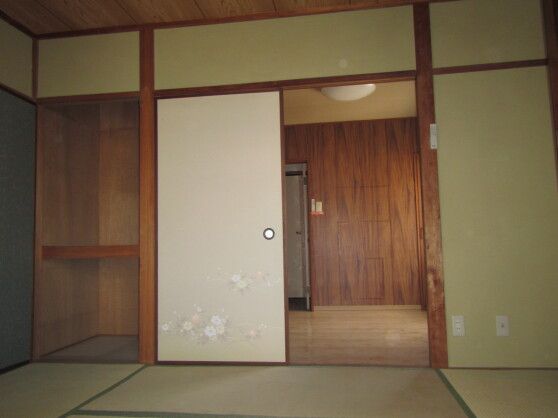 5LDK Renovated RC House for Sale in Yao, Osaka - Thumbnail 4