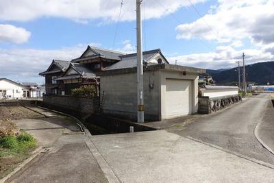 Traditional 8DK House for Sale in Saijo City - 206㎡ on Large Lot — Image 4, Saijo, Ehime