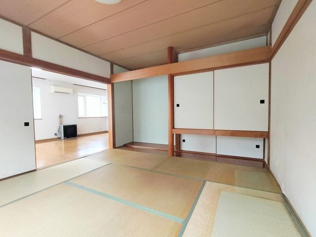 4LDK House in Sapporo Higashi Ward with Renovation History - Thumbnail 4