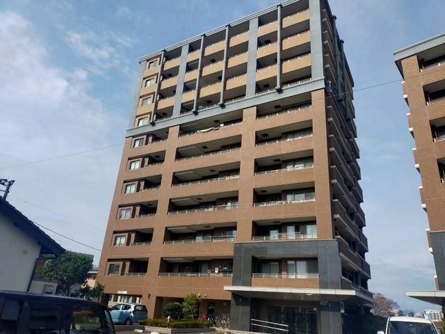 4LDK Apartment in Miyazaki City with Large Balcony - Thumbnail 2