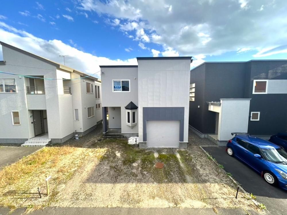 3LDK House in Tomakomai with Garage and Recent Renovations - Thumbnail 2