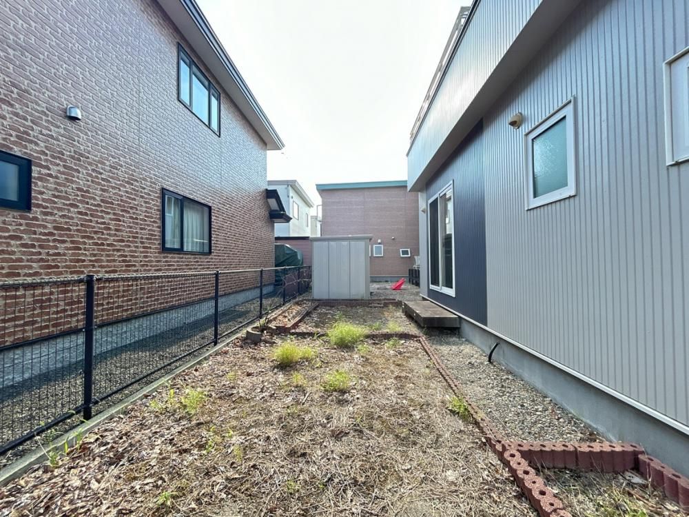 3LDK House in Tomakomai with Garage and Recent Renovations - Thumbnail 4