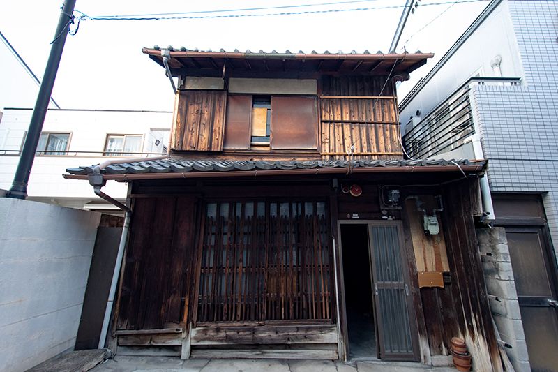 Unrenovated 1912 Kyoto Machiya Near Nijo Castle for Sale - Thumbnail 2